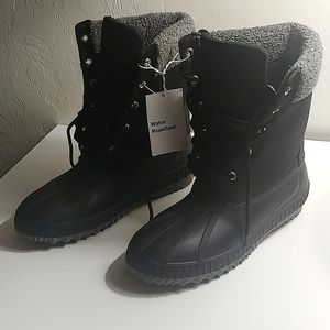 NWT Black Snow Boots NWT size 7 US Old Navy